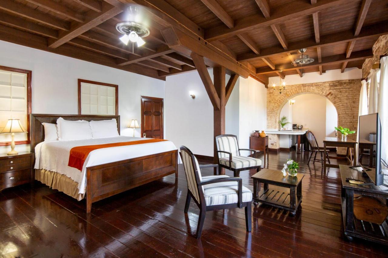 Copper And Lumber Store Hotel English Harbour Extérieur photo