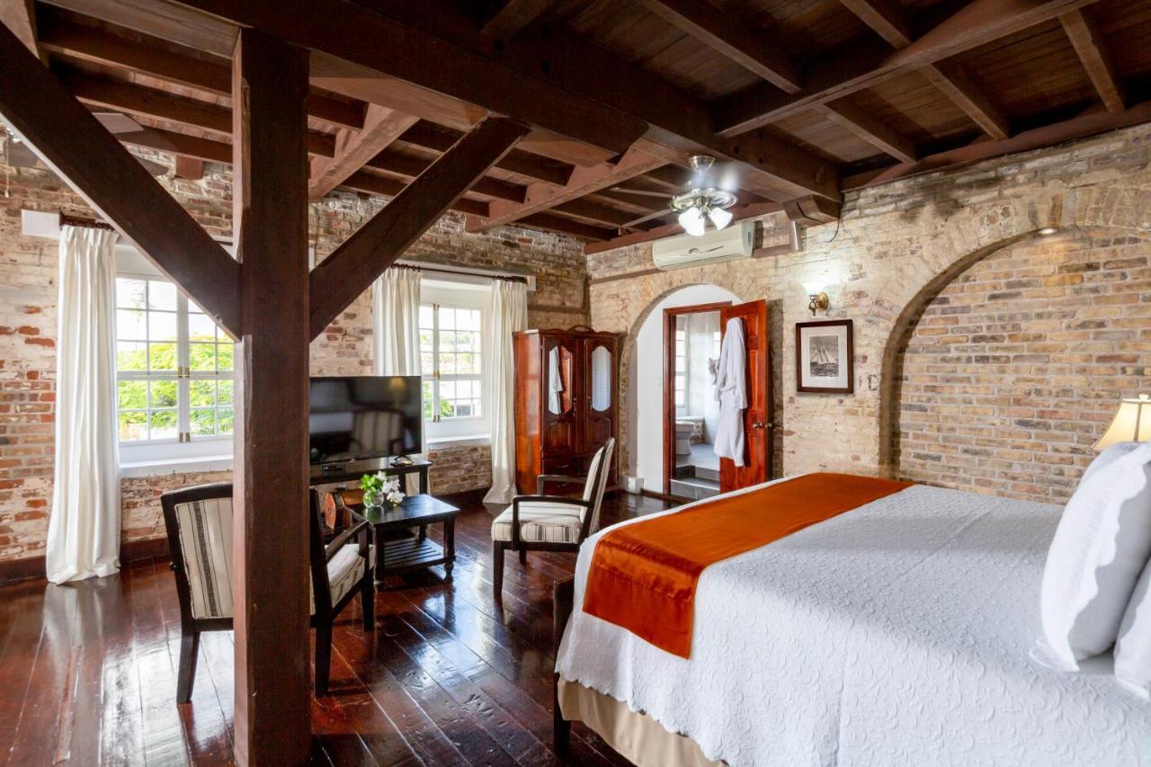 Copper And Lumber Store Hotel English Harbour Extérieur photo