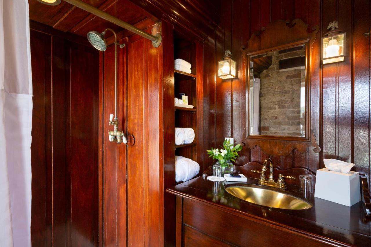 Copper And Lumber Store Hotel English Harbour Extérieur photo