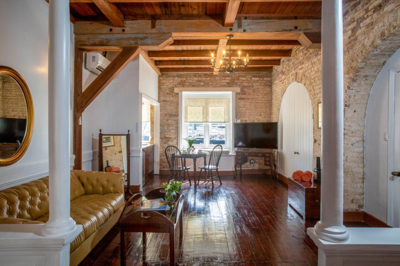 Copper And Lumber Store Hotel English Harbour Extérieur photo