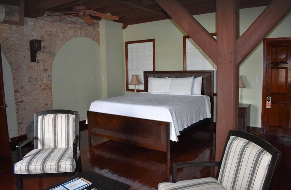 Copper And Lumber Store Hotel English Harbour Extérieur photo