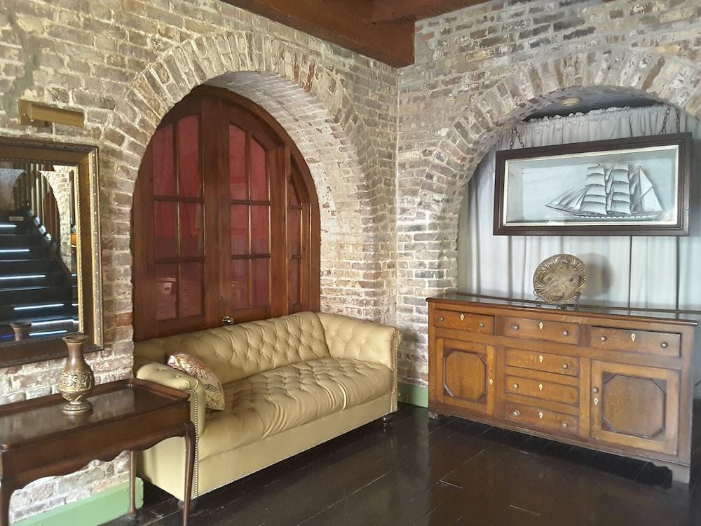 Copper And Lumber Store Hotel English Harbour Extérieur photo
