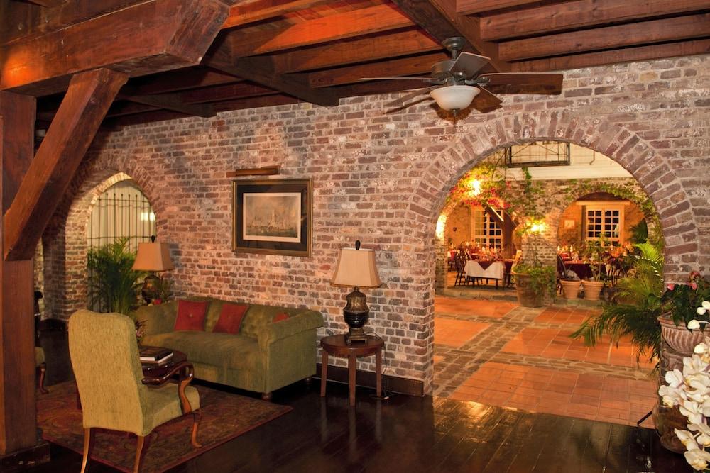 Copper And Lumber Store Hotel English Harbour Extérieur photo